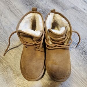 UGG Neumel Short Lace-Up Boots Tan Women's 6 - Pre-owned/Good Condition